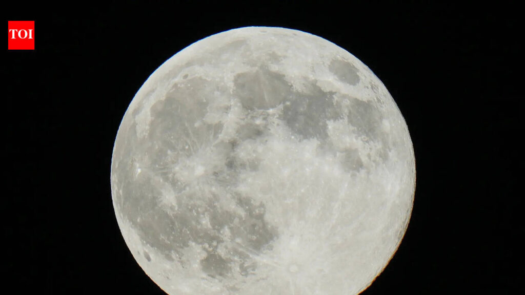 Water discovery fuels return to Moon