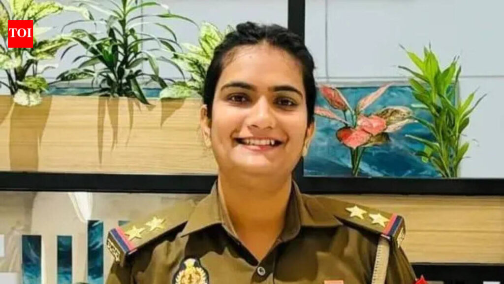 To beat them, join them: Undercover SI blows cover of thieves | Lucknow News