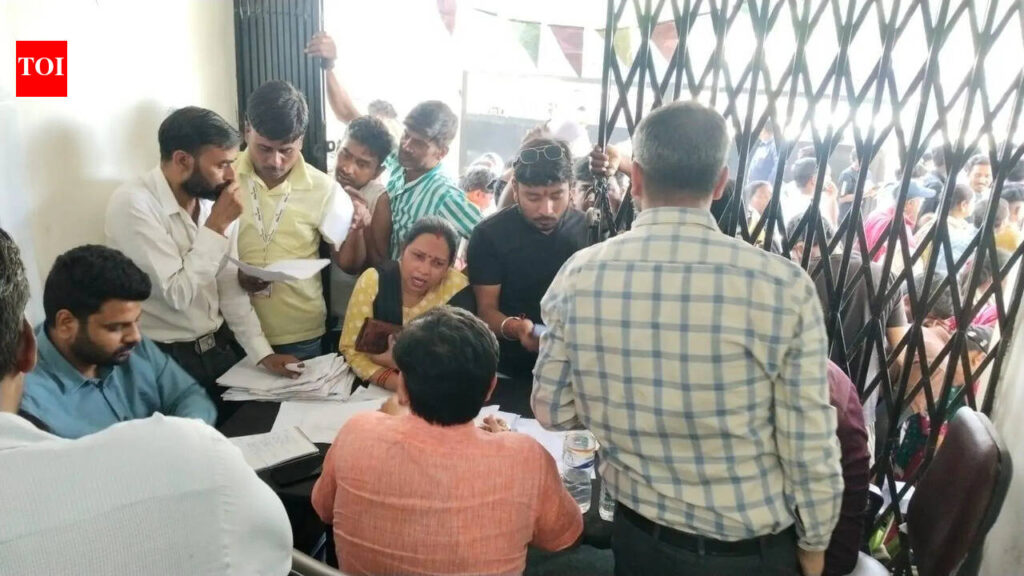 Residents protest against smart prepaid meters | Lucknow News