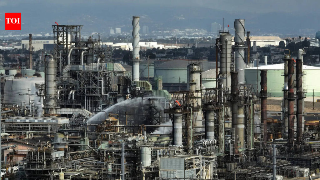 Strait trouble: Global oil tanks running dry at unprecedented pace as Hormuz remains choked
