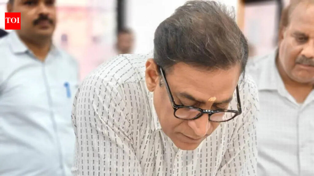 Rare Ramcharitmanas manuscript with 400 illustrations showcased at exhibition under Gyanbharatam Mission | Lucknow News