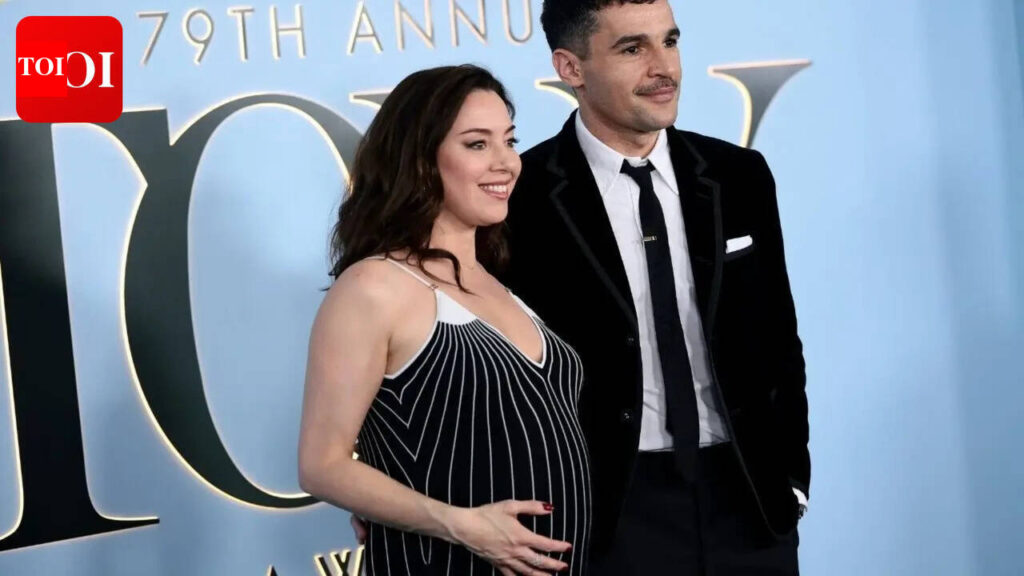 Aubrey Plaza: Aubrey Plaza Shows Off Baby Bump with Chris Abbott at 2026 Tony Awards |