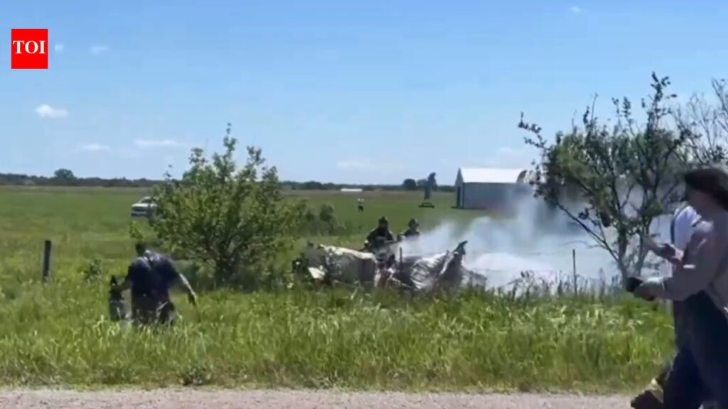 12 killed after skydiving plane crashes near Missouri airport