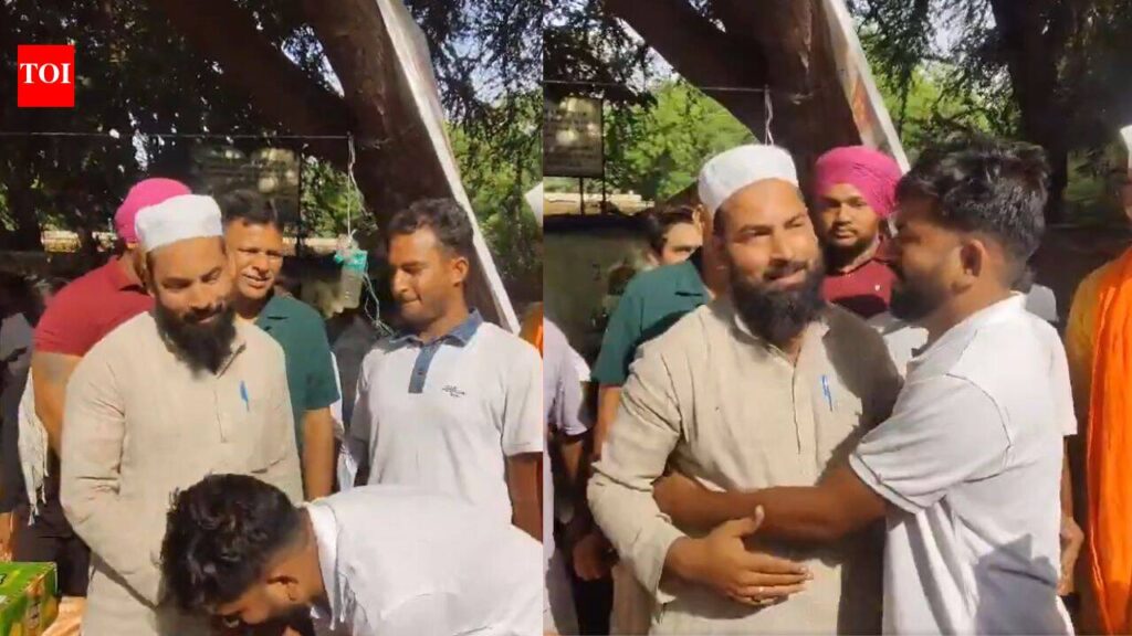 Abhijeet Dipke touches feet of volunteer, thanks him for food support; candlelight vigil today as protest enters day 3 | Delhi News