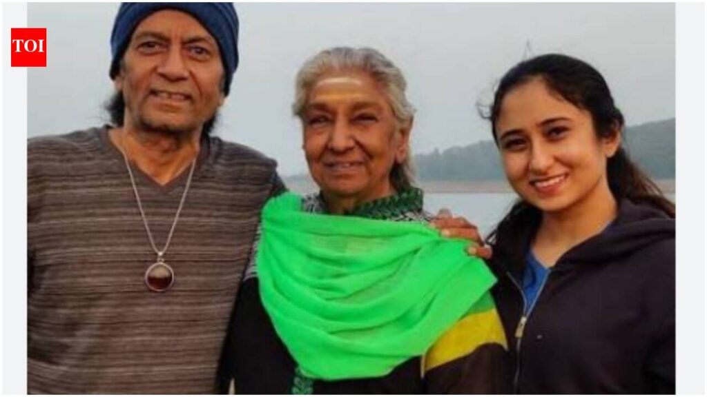 S. Janaki’s granddaughter remembers veteran singer as ‘A loving grandmother’; Requests privacy | Tamil Movie News