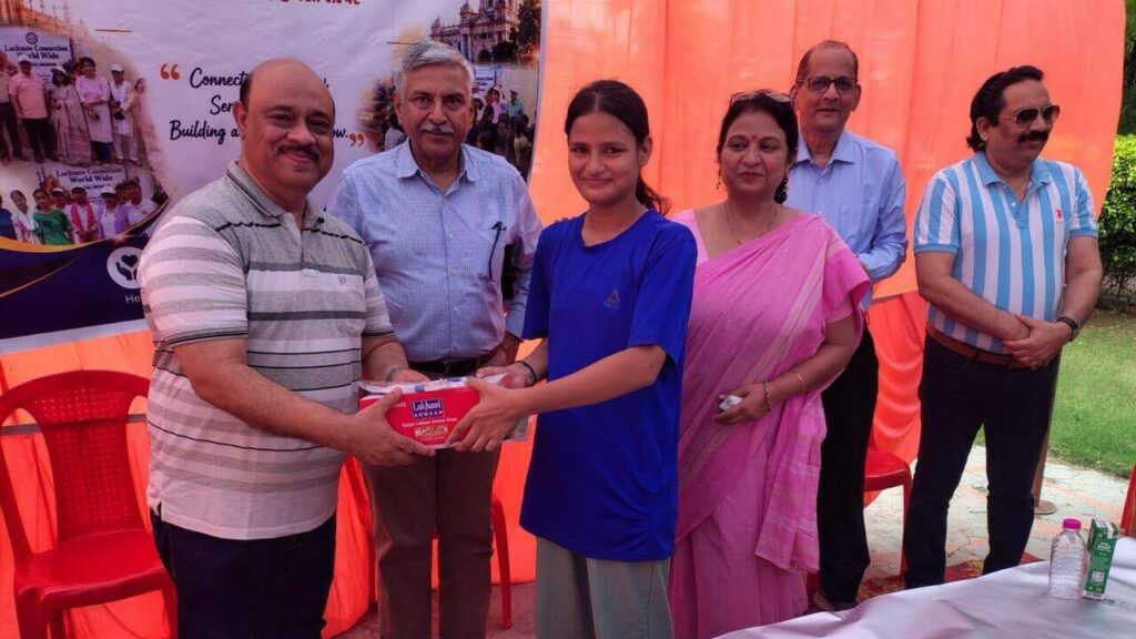 Community group provides school essentials to children of fire victims | Lucknow News