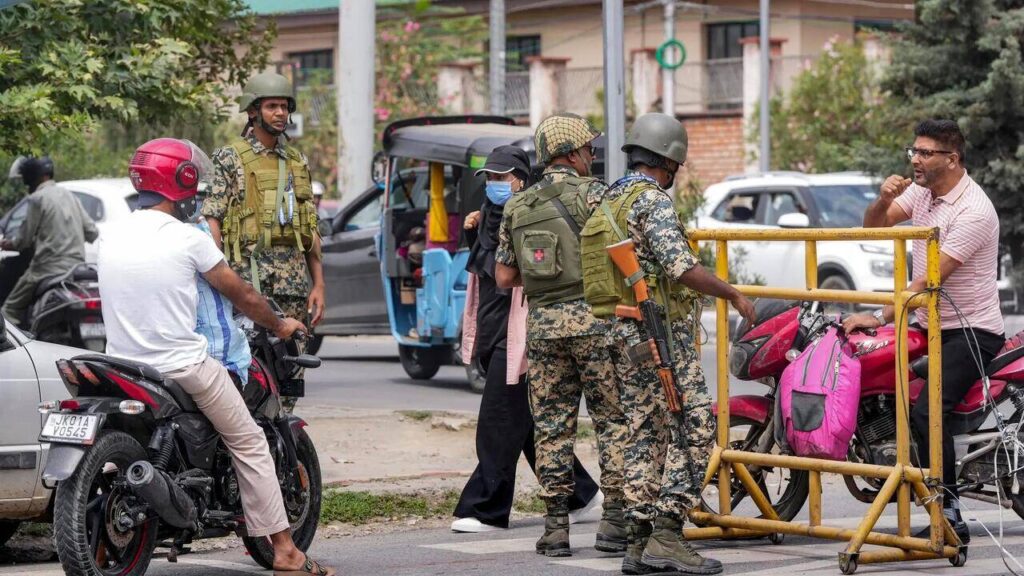 School holiday extended in Kashmir, Amarnath yatra suspended as Met forecasts downpour | India News