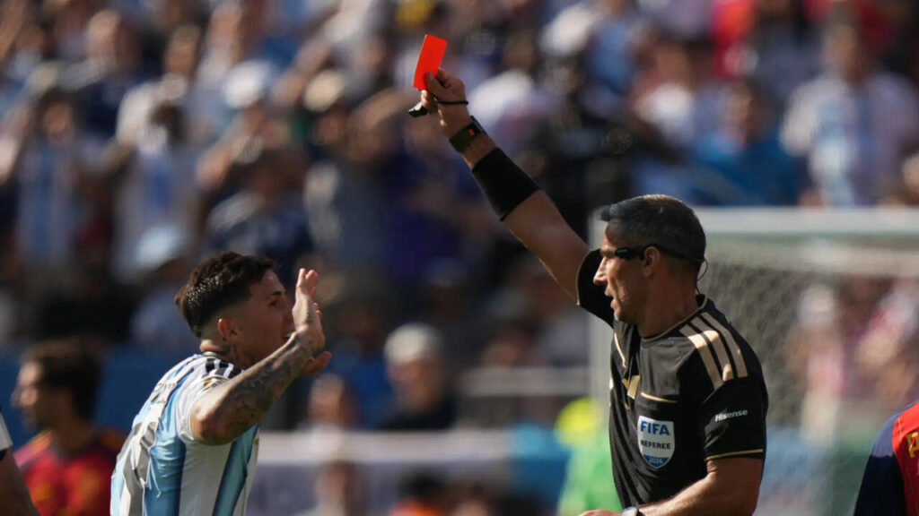 Late drama! Enzo Fernandez sent off as Argentina reduced to 10 men before World Cup final extra time | Football News