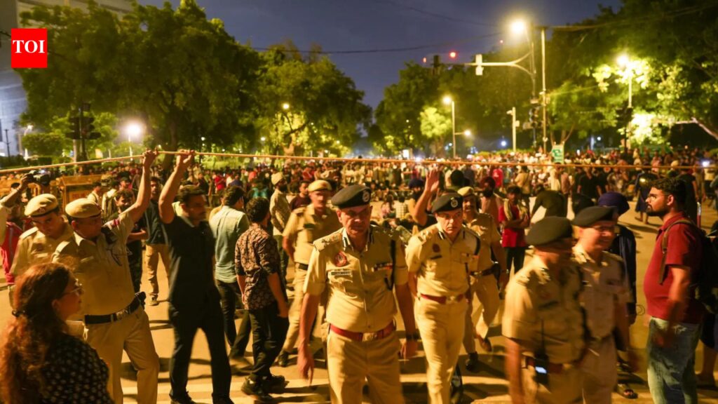 Delhi Police claims only 3,000 cops present for 10,000 protesters, file 15 FIRs | India News