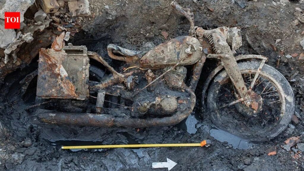 Budapest’s low Danube exposed two German soldiers and a DKW military motorcycle; mud mixed with gas oil preserved identity discs after around 80 years